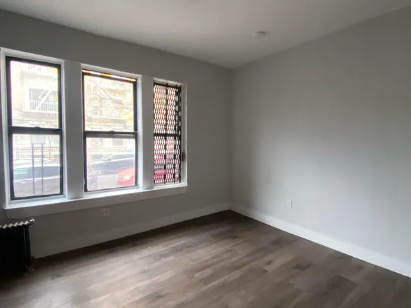 1047 Hoe Avenue image 4 of 5