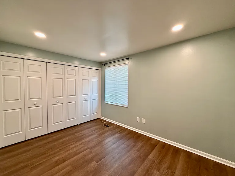 9604 Vinca Cir #E — Photo 17
