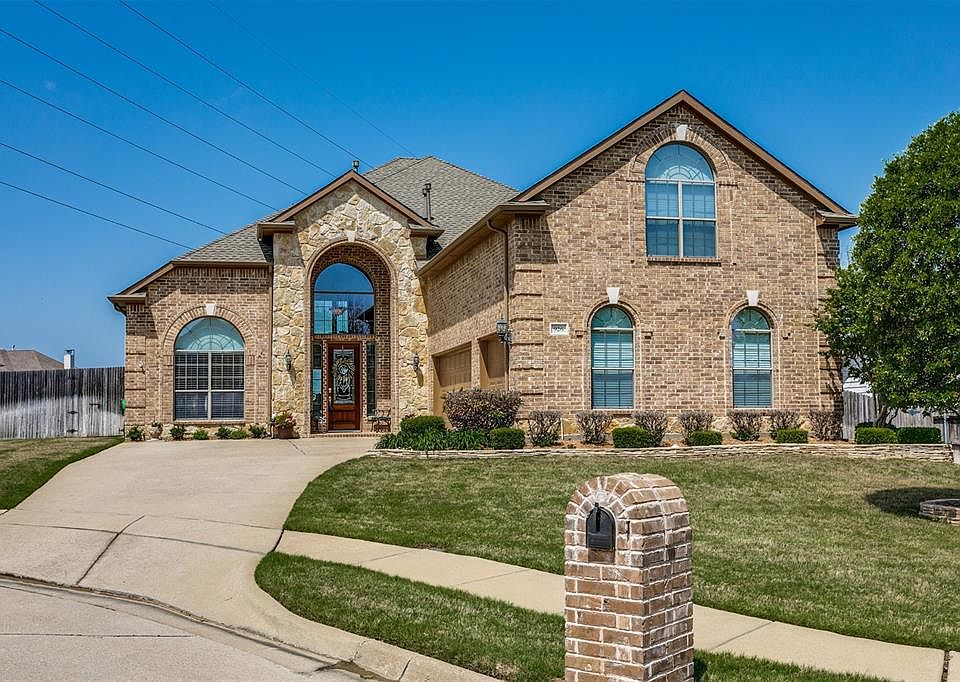 1st image of 926 Forest Park Ct