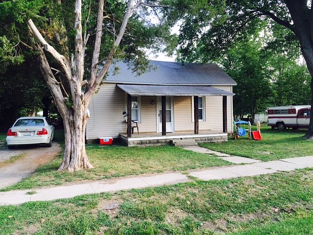 2nd image of 321 E Washington St