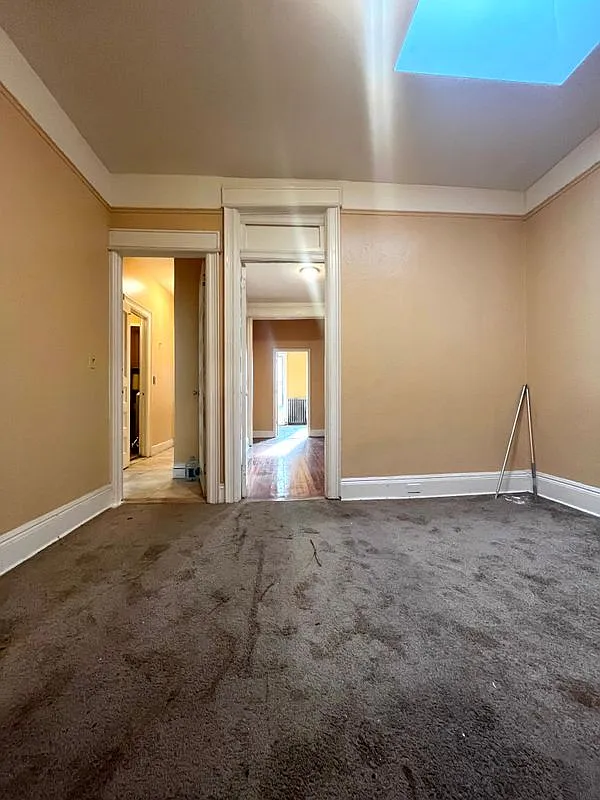 3 bed, 1.0 bath, 1200 sqft, $3,594 — Photo 3