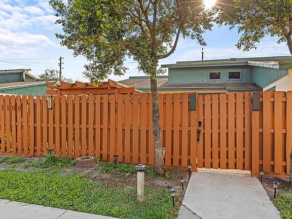 2nd image of 1100 Manor Dr