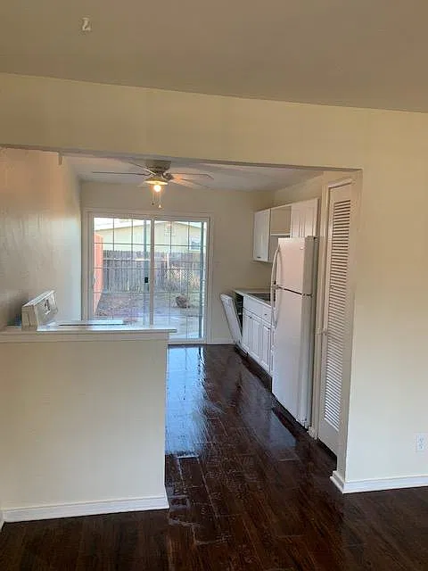 300 Glenn Dr — Photo 2