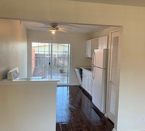 2nd image of 300 Glenn Dr APT B