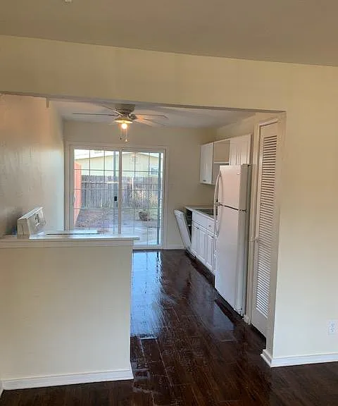 300 Glenn Dr #B — Photo 2