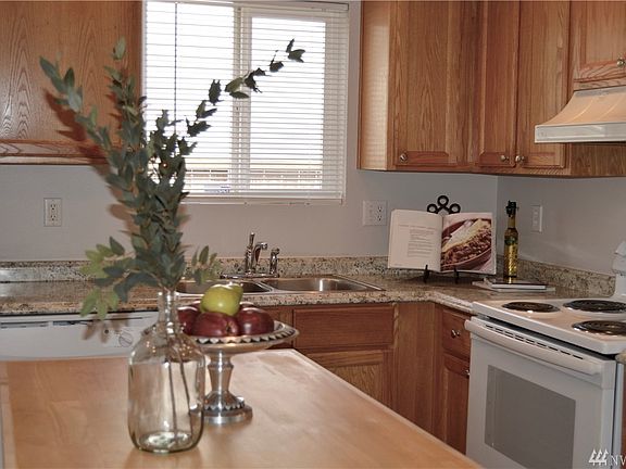 4th image of 19611 12th Avenue Ct E