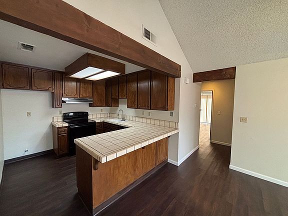 4th image of 5330-5332 Angelina Ave