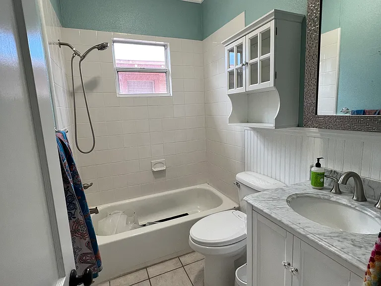2511 Burlington Ave N — Photo 5