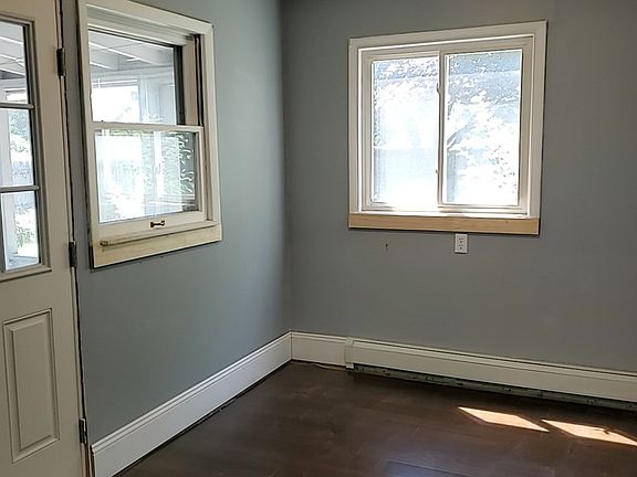 5th image of 128 Catalpa Dr