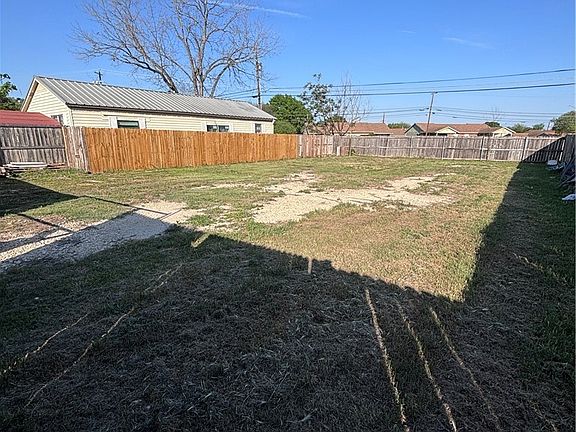 4th image of 903 Holland Rd