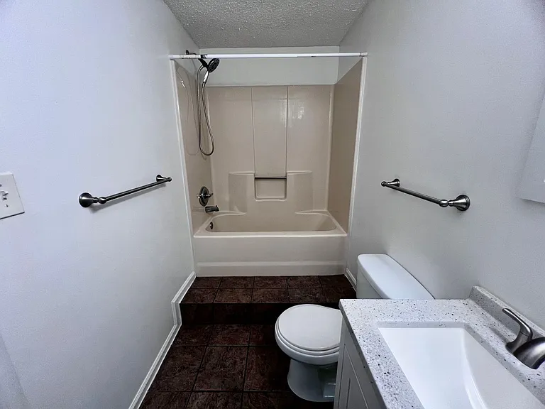 1611 Slidell Ln — Photo 22