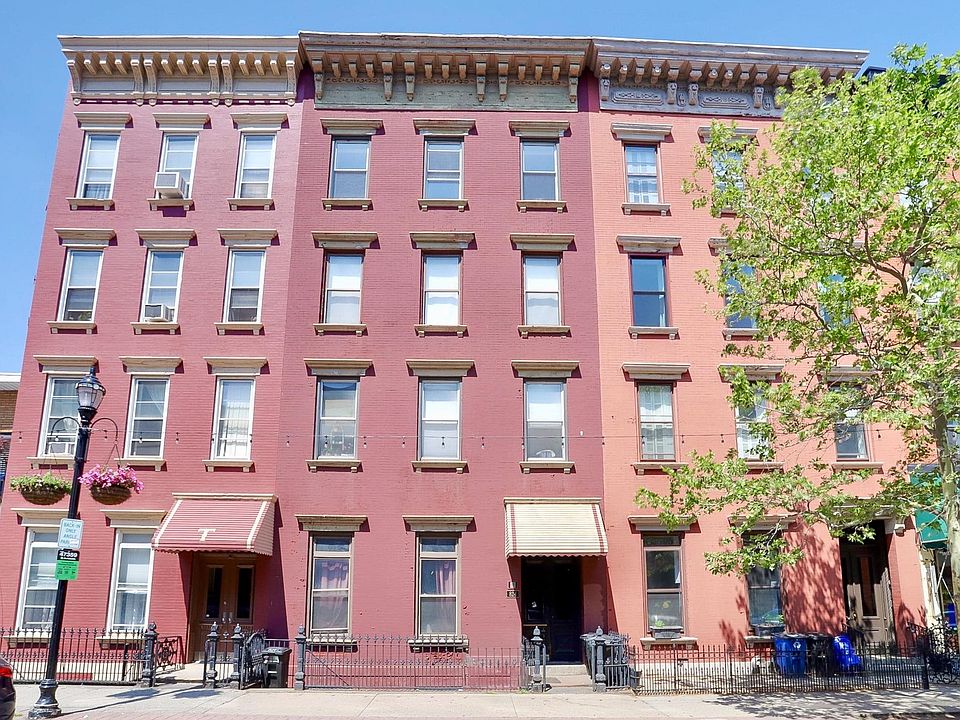 1st image of 824 Washington St APT 2