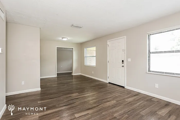 3 bed, 1.5 bath, 1129 sqft, $1,275 — Photo 4