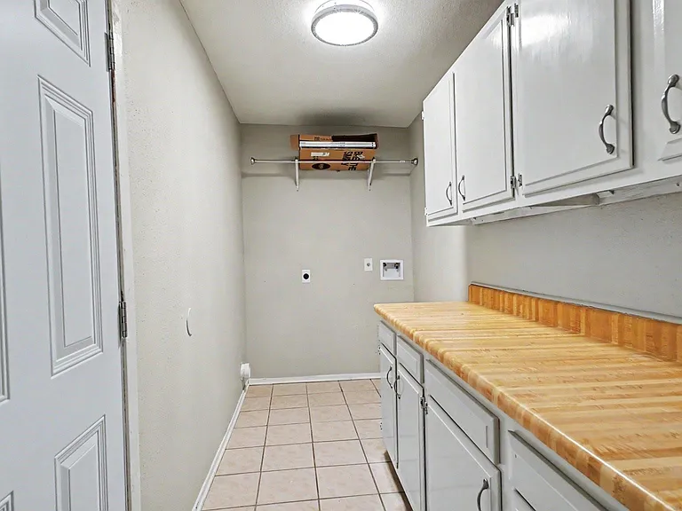 215 Redbud Cir — Photo 16