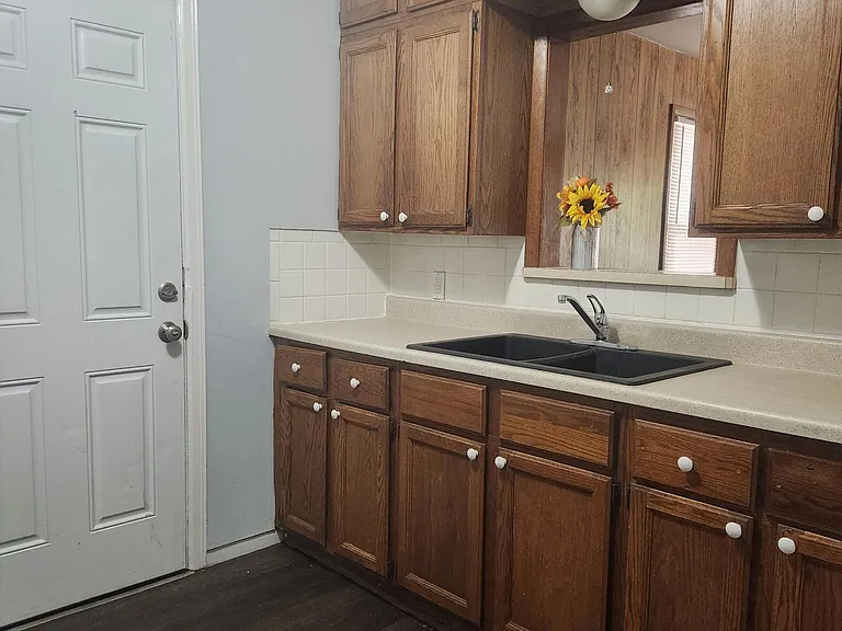 422 N Saint Paul St — Photo 4