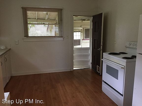 3rd image of 721 Barretta St