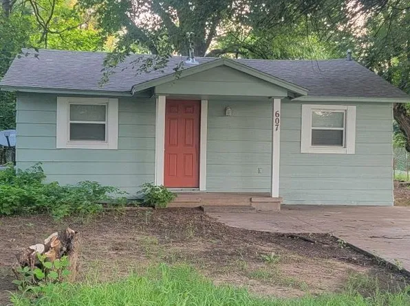 607 E Apache St, Marlow, OK 73055