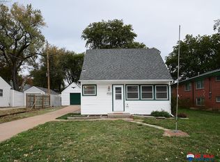 4526 Randolph St, Lincoln, NE 68510
