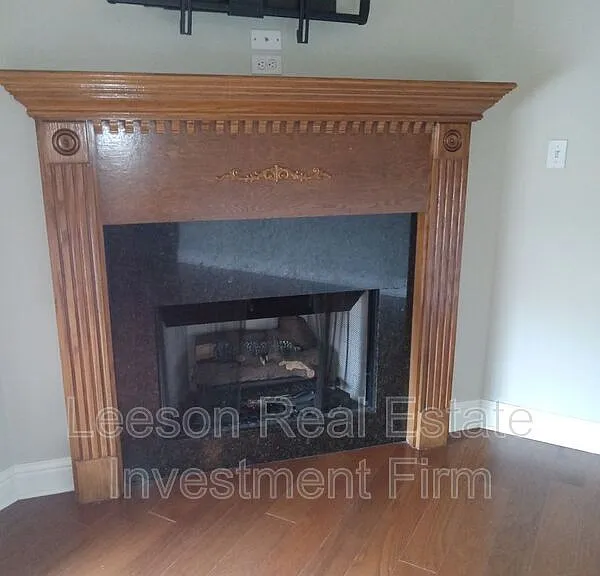 5721 S Lakeshore Dr — Photo 2