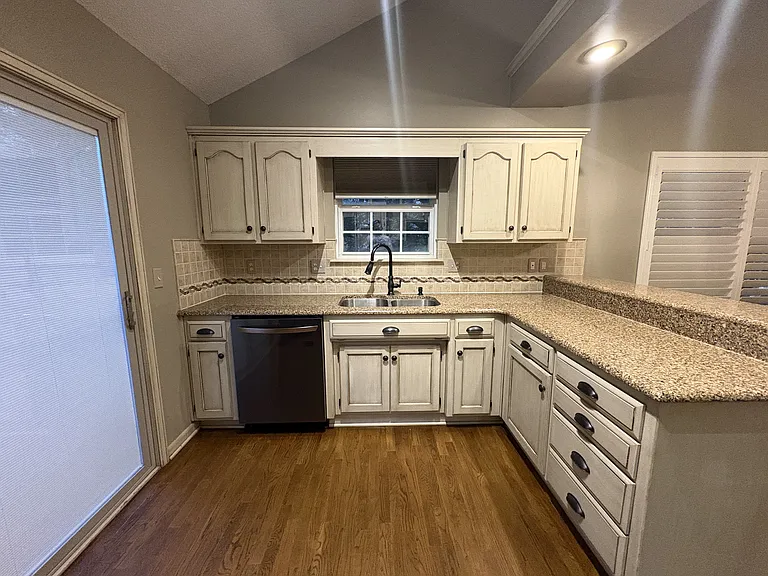 5325 NE Sunshine Dr — Photo 13