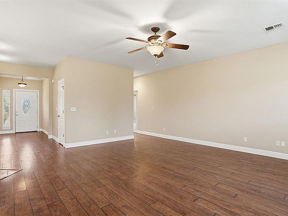 5th image of 1001 Stephanie Ln