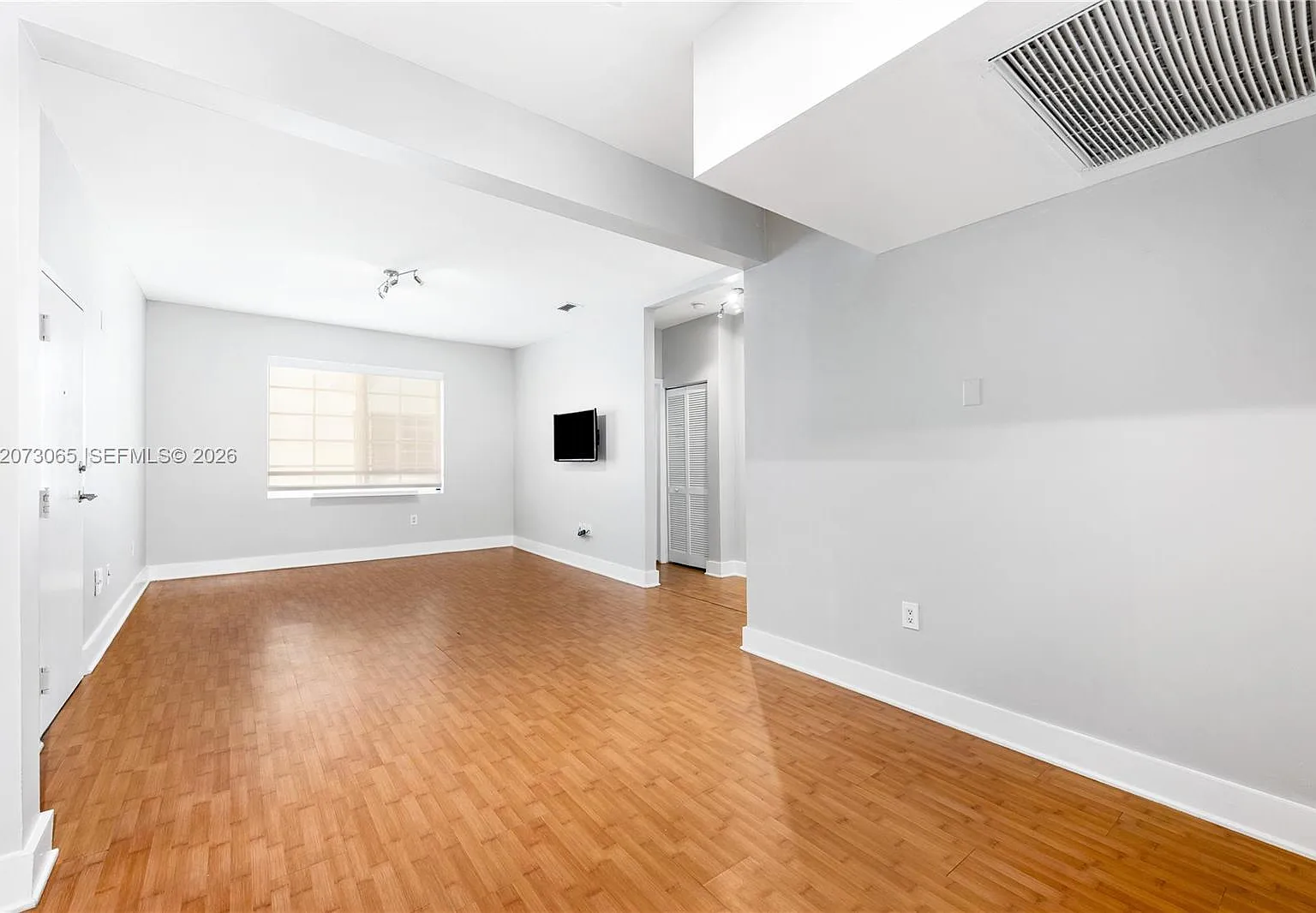 The Ambassador Condo — Photo 2