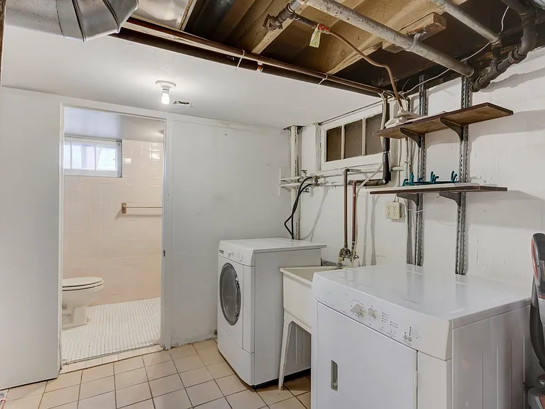 712 Main St NE — Photo 14