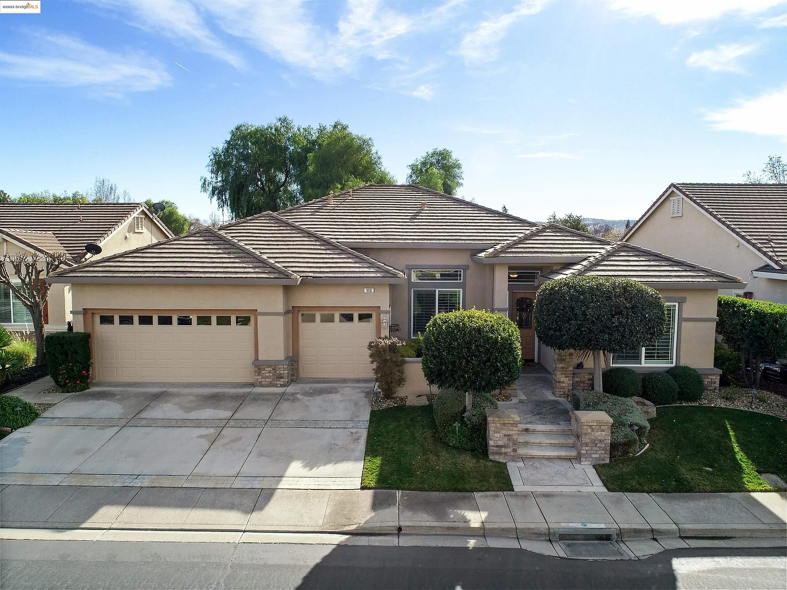 906 Suntan Ln photo 1