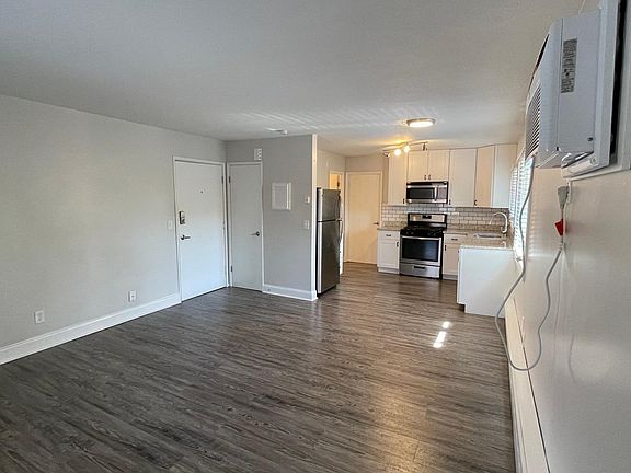 3rd image of 689 Lowry Ave NE APT 3