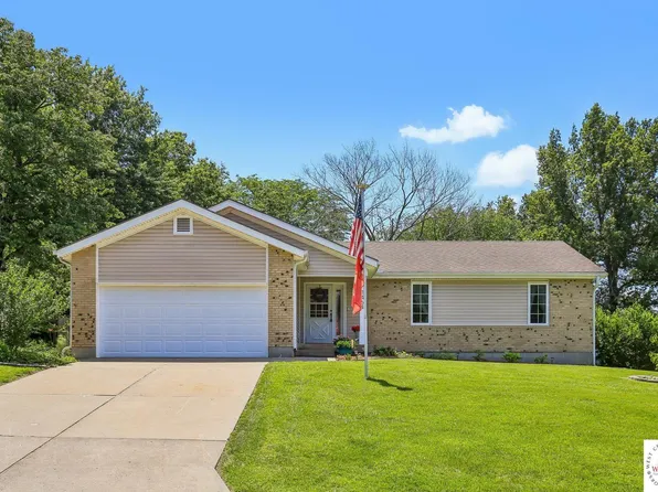 1464 Grandview Dr, Warrensburg, MO 64093