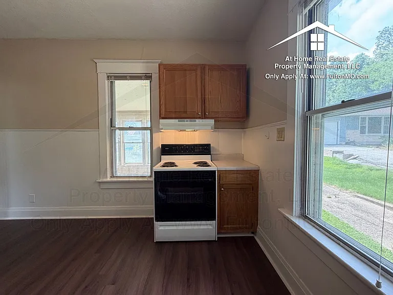 217 W 6th St — Photo 22