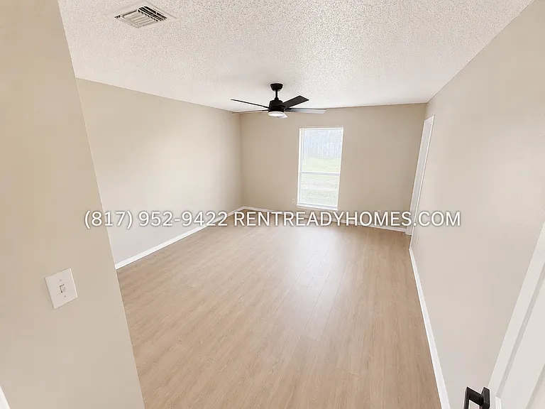 4404 Willow Crest Dr — Photo 3