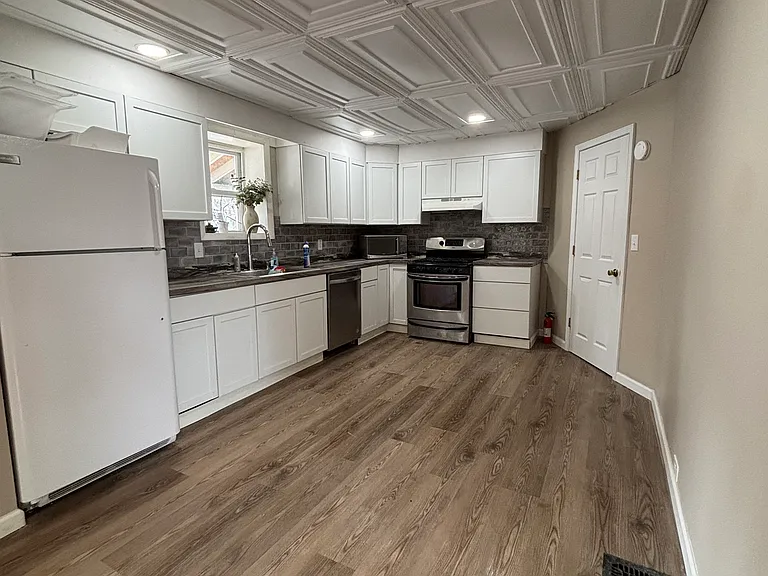 905 Salina St — Photo 2