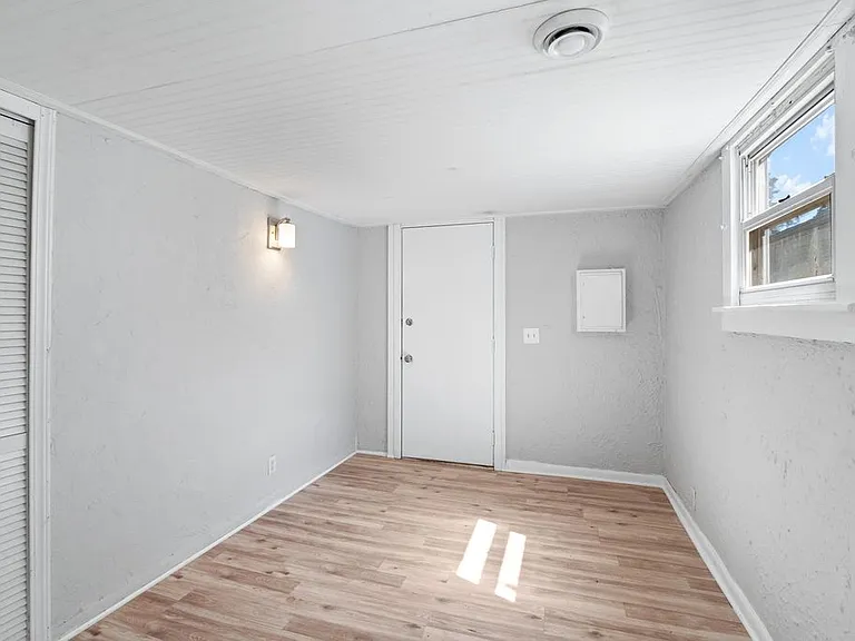 2524 Arletta St — Photo 6