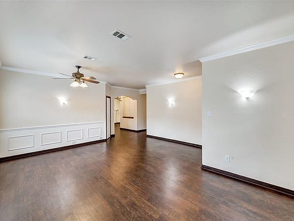 4th image of 1019 Karen St