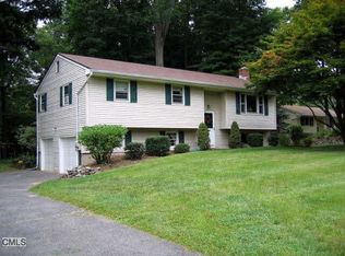 16 Willow Run, Brookfield, CT 06804
