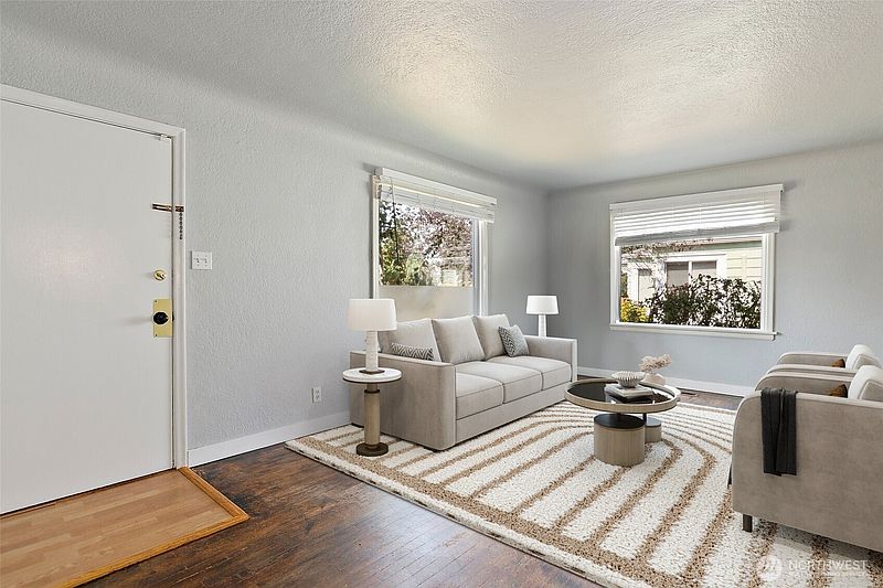 3rd image of 4813 S Oakes Street