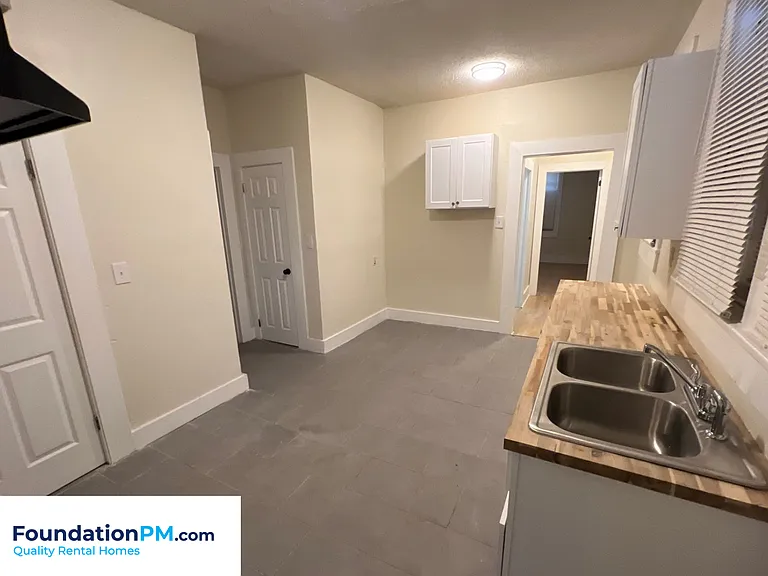 1683 Walker Ave — Photo 4