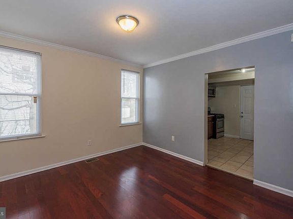 4th image of 2911 Oak Hill Ave