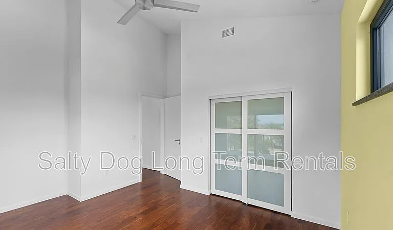 3001 John Anderson Dr — Photo 18
