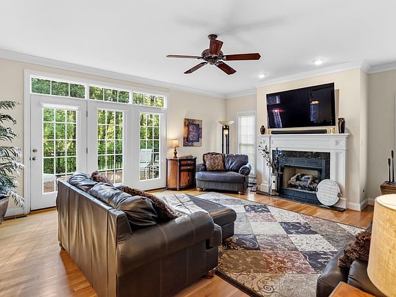 3rd image of 107 Trinity Ct