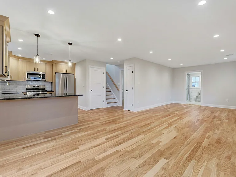 134 Johnson Ave — Photo 11