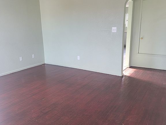 2nd image of 1010 W 10th St