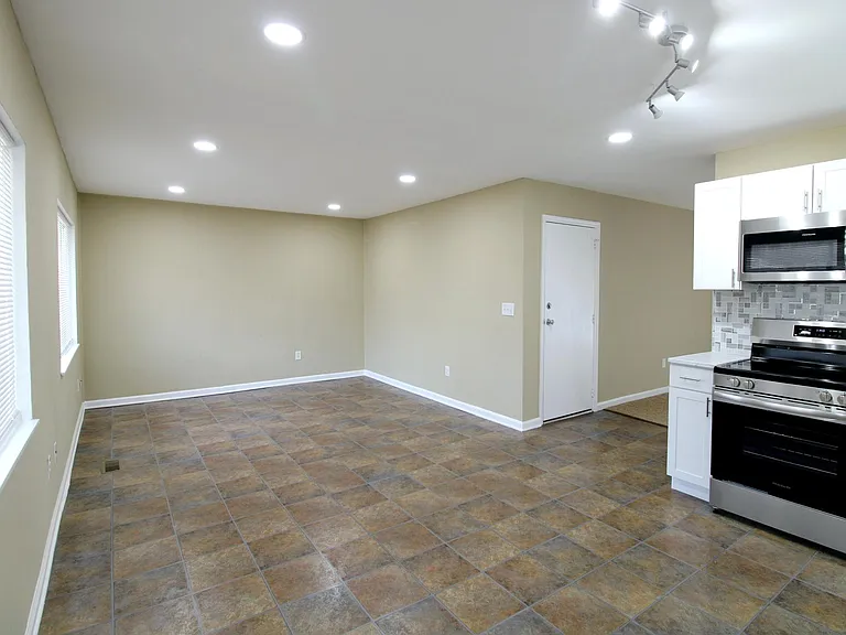 1804 Atkinson Dr — Photo 2