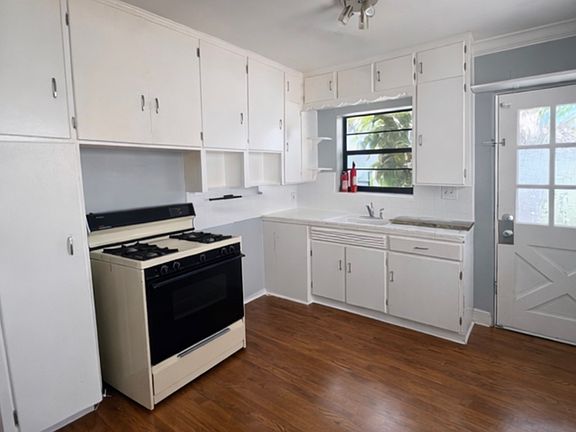 4th image of 2152 5th Ave N