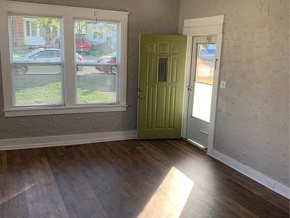 4th image of 2409 Elliott Dr