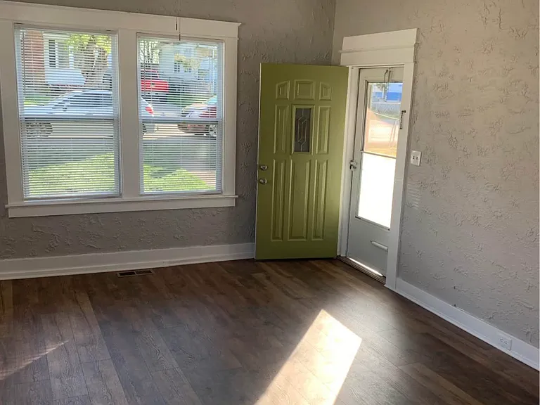 2409 Elliott Dr — Photo 4