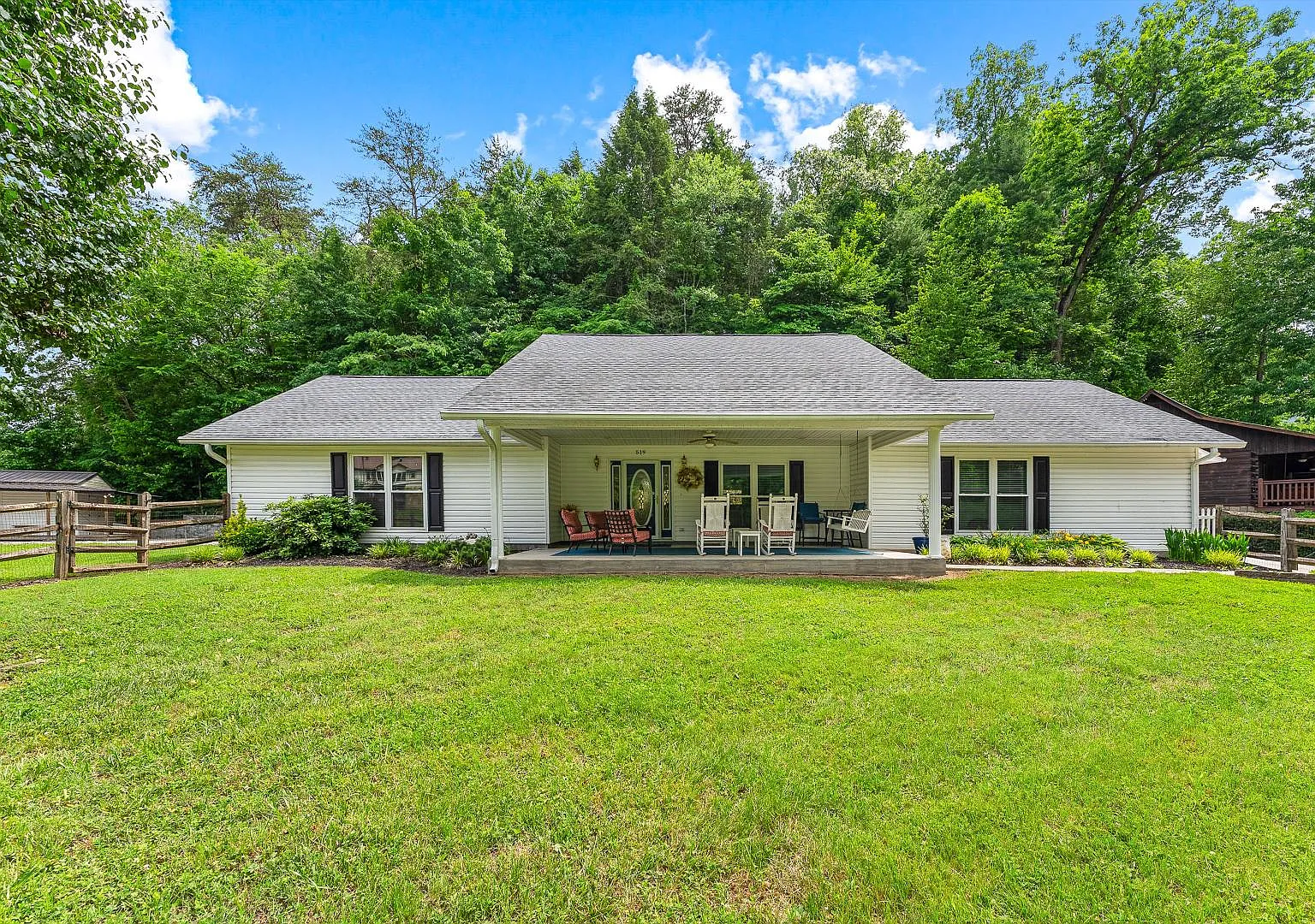 519 Country Oaks Dr — Photo 1