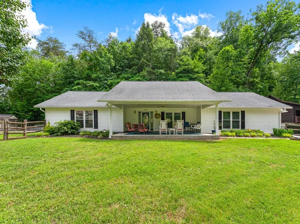 519 Country Oaks Dr, Pigeon Forge, TN 37863