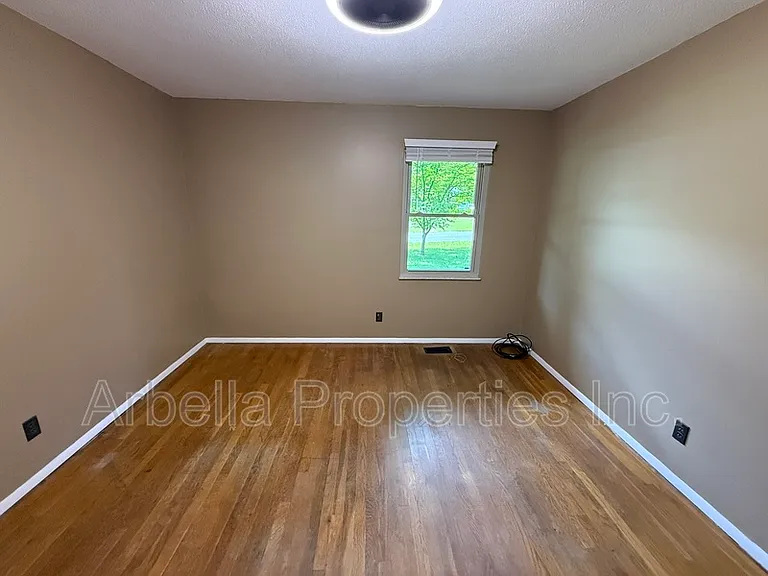 2708 Granbrook Dr — Photo 7